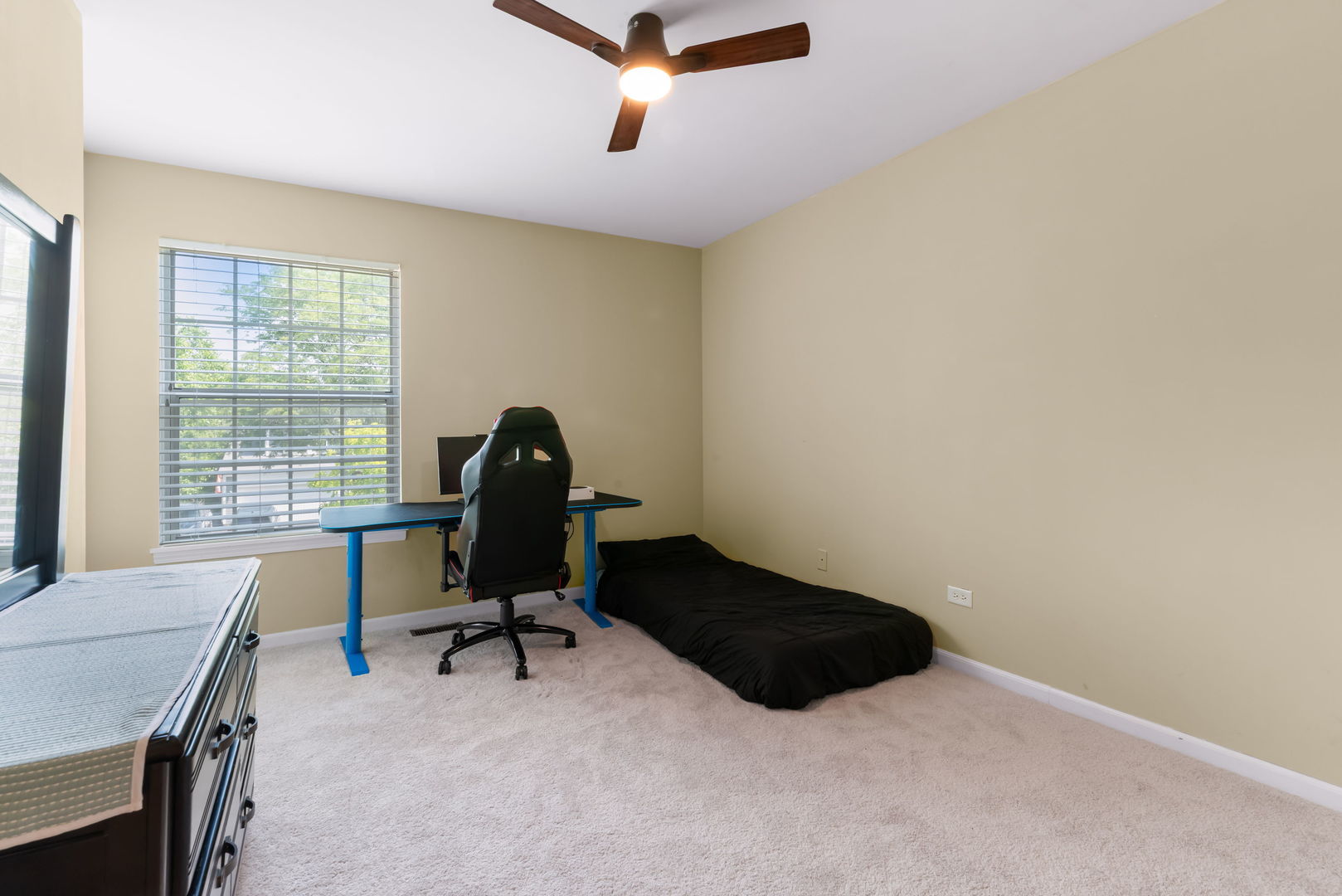 754 Huntington Drive Carol Stream, IL 60188 - Photo 18 of 29 a workspace with furniture and a window