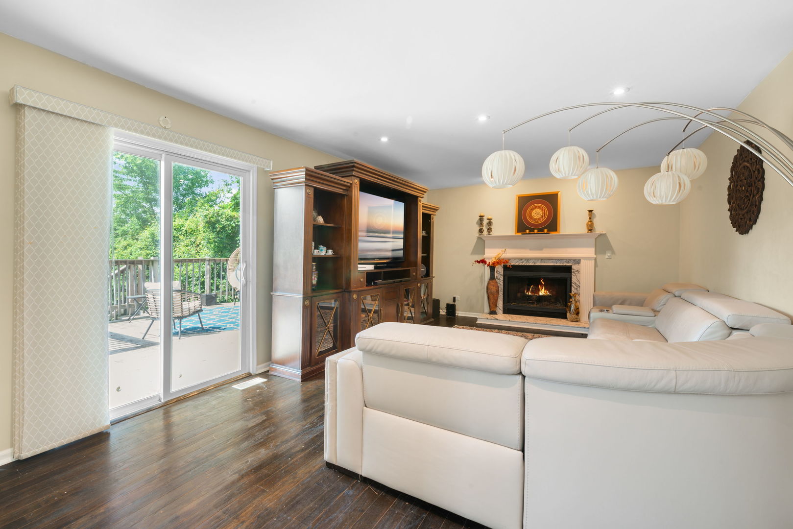 754 Huntington Drive Carol Stream, IL 60188 - Photo 10 of 29 a living room with furniture and a fireplace