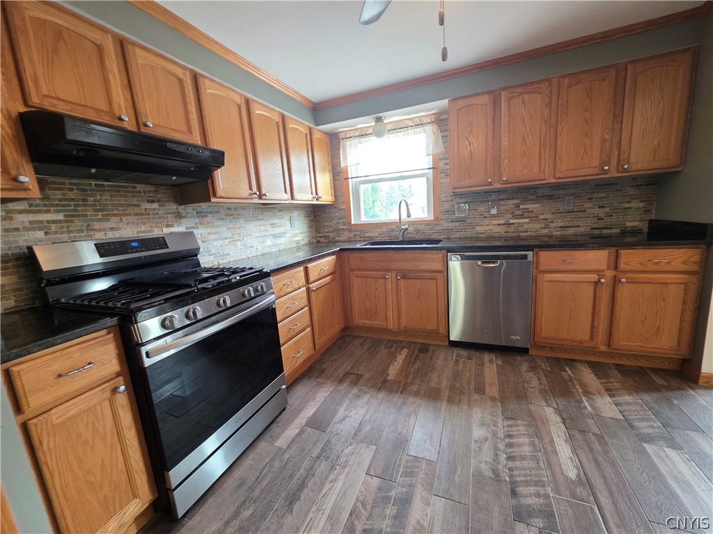 5484 Caughdenoy Road Clay, NY 13041 - Photo 9 of 44 Gallery Image 9