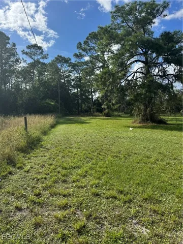 a view of a tennis court