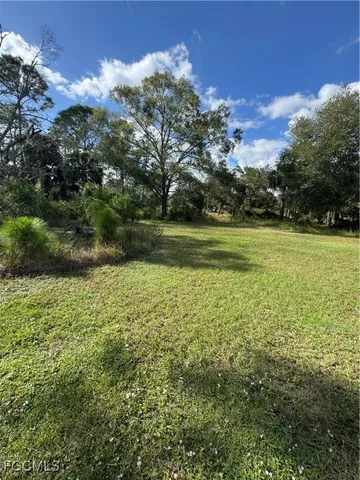 a view of a water fountain in a yard