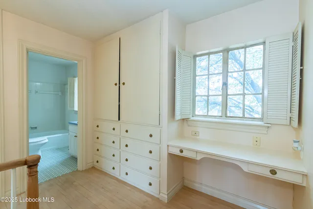 a view of a livingroom with a window and a ceiling fan