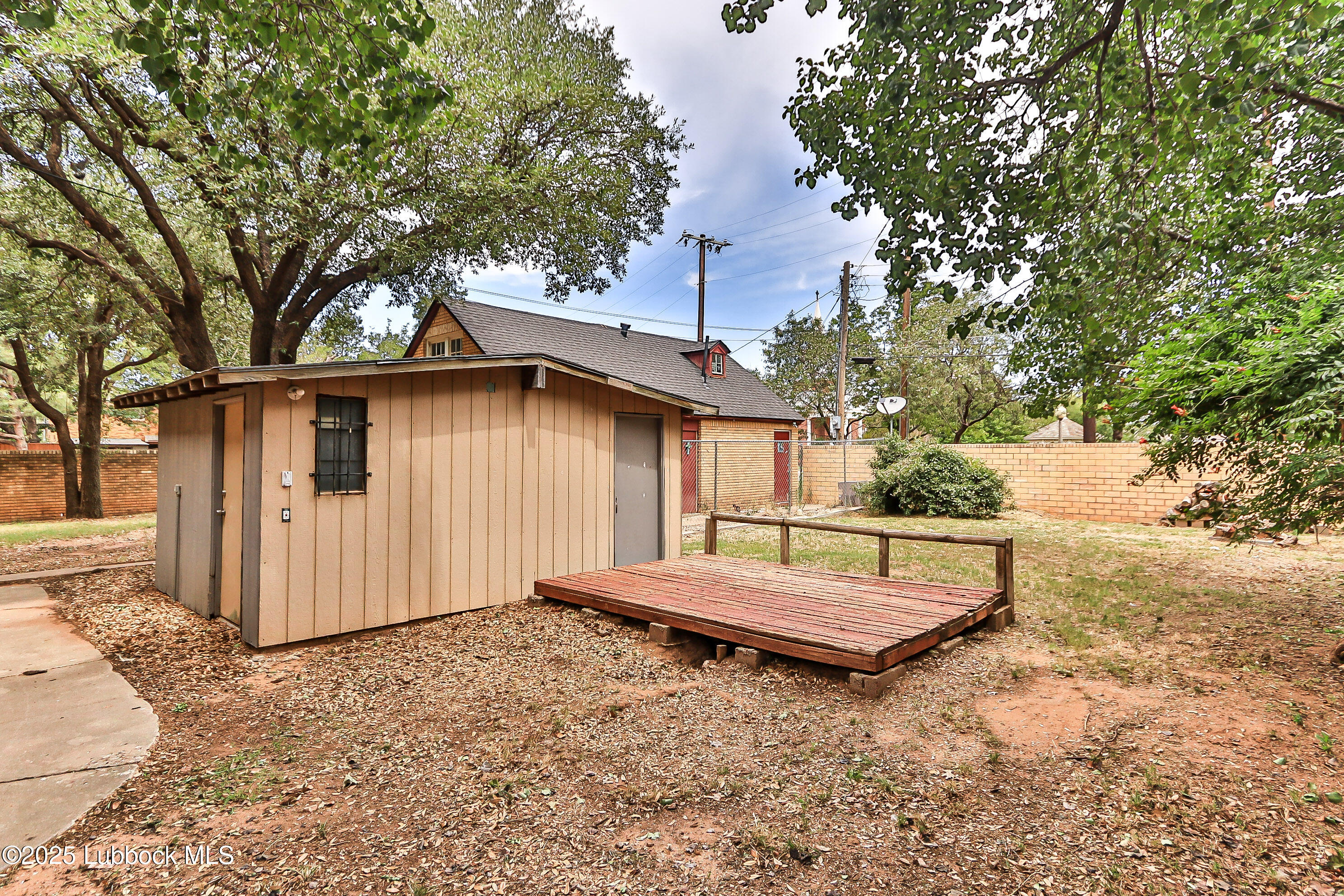 2324 17th Street Lubbock, TX 79401 - Photo 33 of 34 a backyard of a house with a large tree