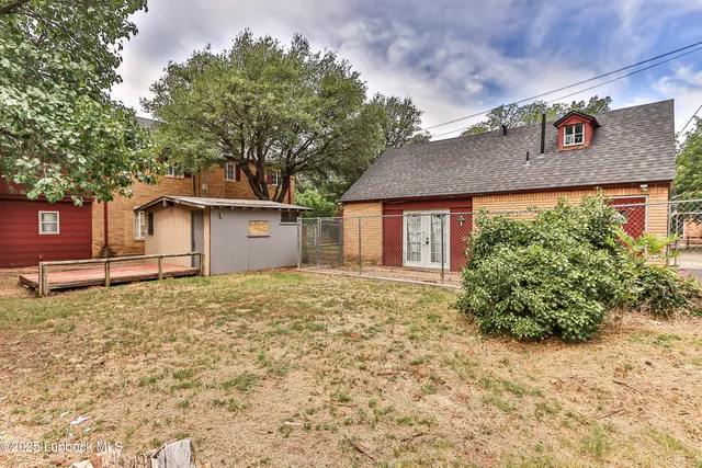 $2,800 | 2324 17th Street, Lubbock, TX 79401