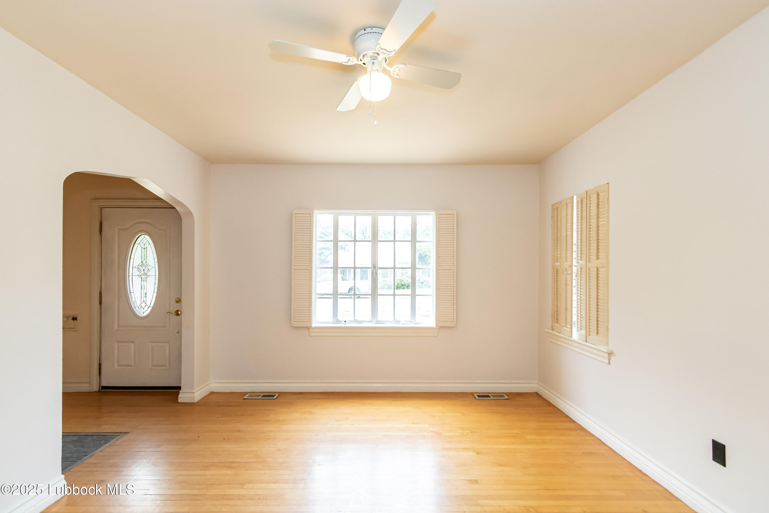 2324 17th Street Lubbock, TX 79401 - Photo 7 of 34 an empty room with windows and closet