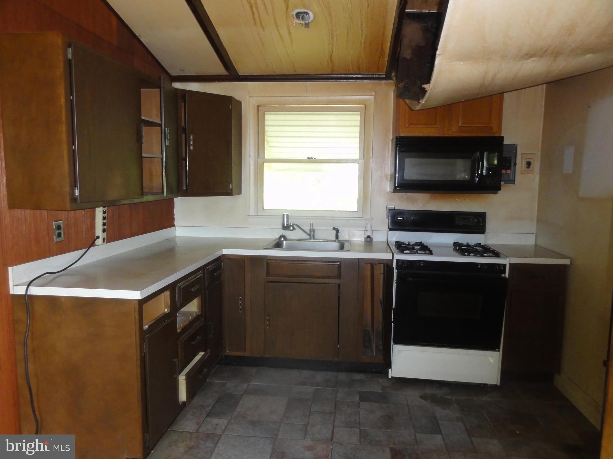 257 Sugar Maple Road Front Royal, VA 22630 - Photo 8 of 14 Kitchen