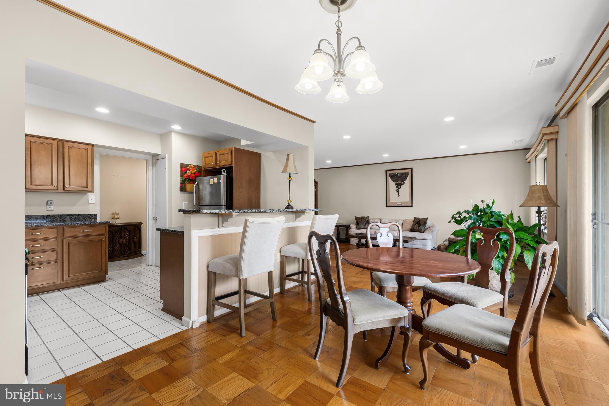 11 Hamill Road, Unit 11E Baltimore, MD 21210 - Photo 12 of 32 Dining area