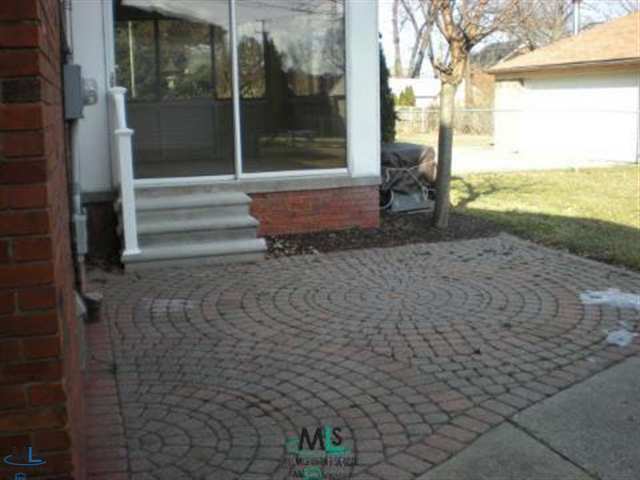 484 Fisher Road Grosse Pointe, MI 48230 - Photo 8 of 8 31104725-7.JPG