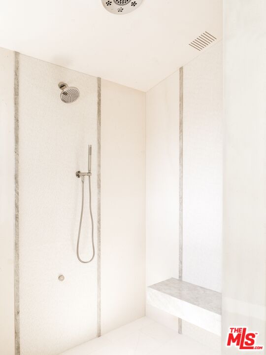 929 Marco Place Venice, CA 90291 - Photo 20 of 38 a bathroom with a shower