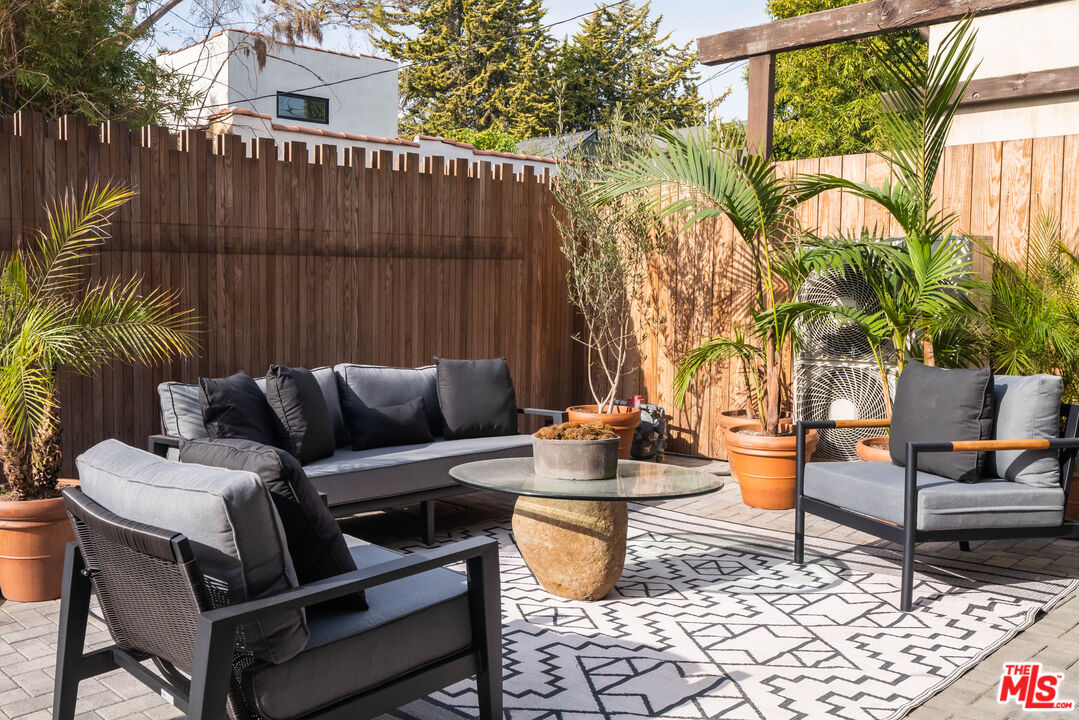 929 Marco Place Venice, CA 90291 - Photo 34 of 38 a outdoor living space with patio furniture