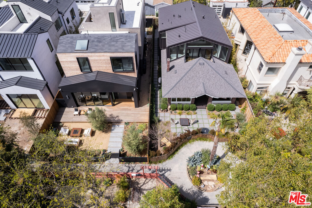 929 Marco Place Venice, CA 90291 - Photo 35 of 38 an aerial view of multiple houses