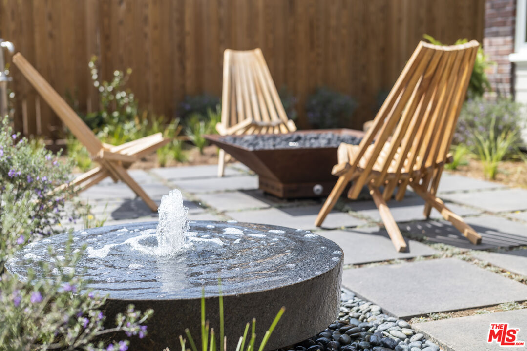 929 Marco Place Venice, CA 90291 - Photo 4 of 38 a view of a dining room with furniture