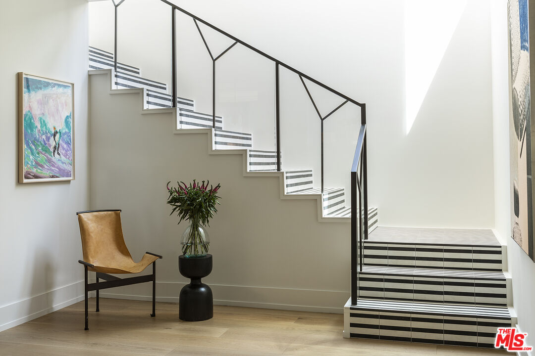 929 Marco Place Venice, CA 90291 - Photo 8 of 38 a view of entryway with workspace