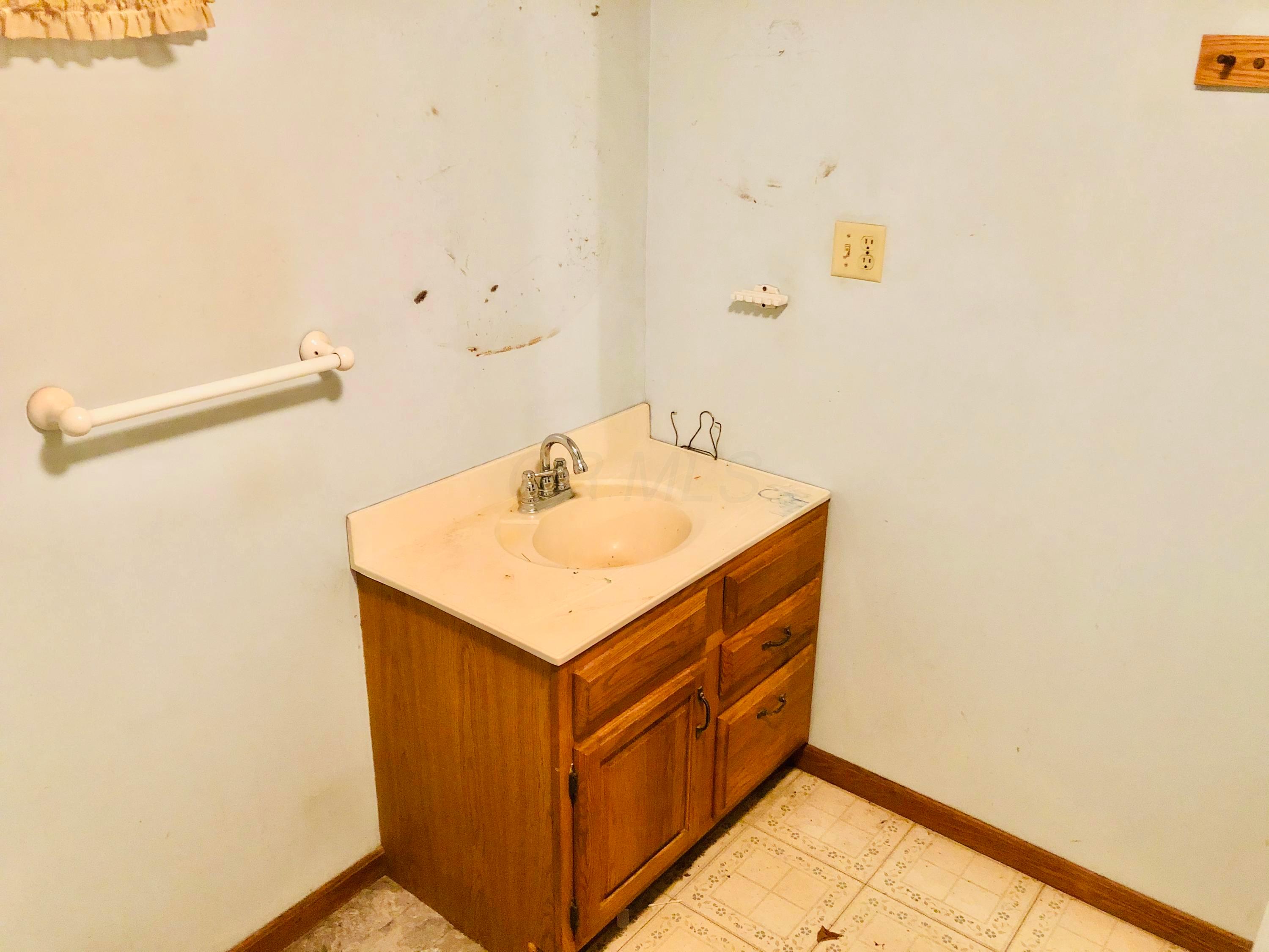 9765 Stickle Road St. Louisville, OH 43071 - Photo 12 of 24