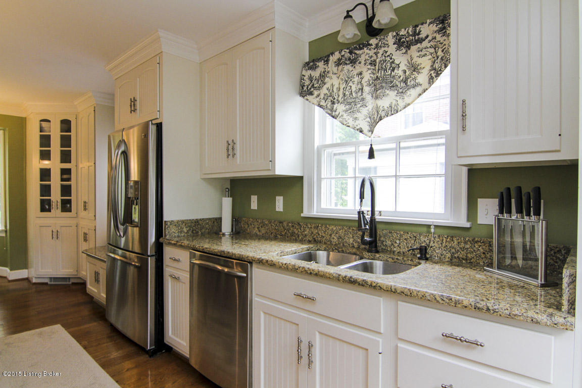 205 Ring Road Louisville, KY 40207 - Photo 15 of 68 0028