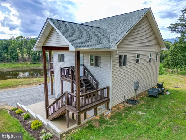 $749,900 | 385 South McDaniel Lane, Shenandoah, VA 22849