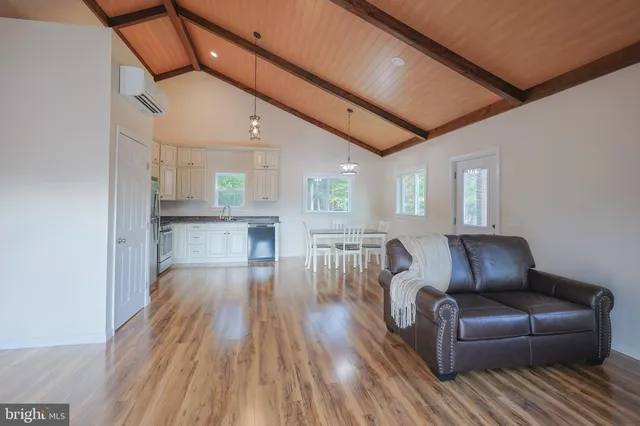 $749,900 | 385 South McDaniel Lane, Shenandoah, VA 22849