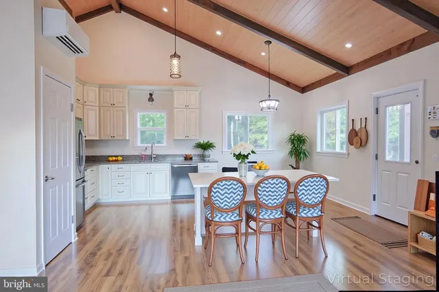 $749,900 | 385 South McDaniel Lane, Shenandoah, VA 22849