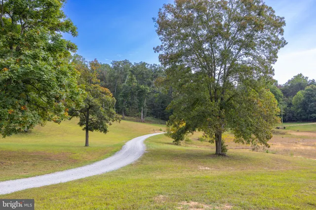 $749,900 | 385 South McDaniel Lane, Shenandoah, VA 22849