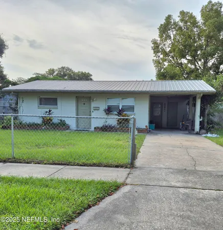 $1,200 | 603 Magnolia Avenue, Crescent City, FL 32112