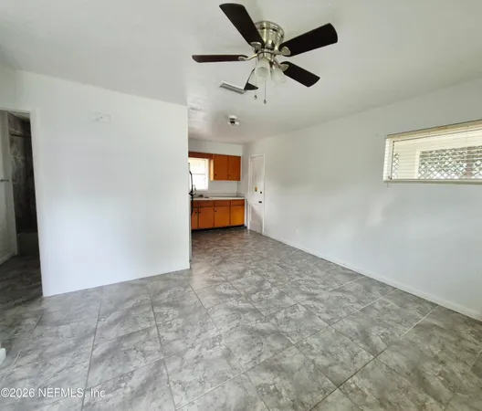 $1,200 | 603 Magnolia Avenue, Crescent City, FL 32112
