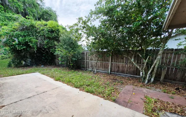 $1,200 | 603 Magnolia Avenue, Crescent City, FL 32112
