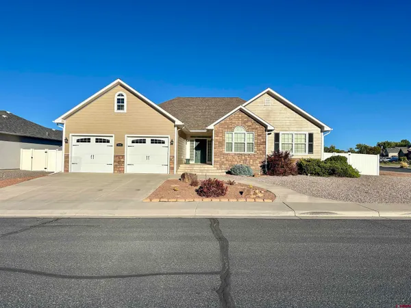 a view of a house with a yard and garage