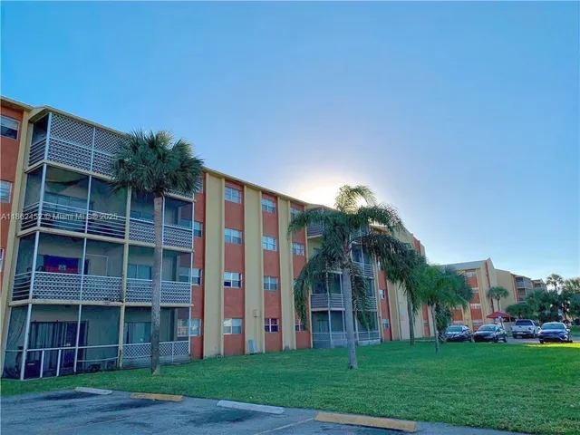 $158,000 | 3610 Northwest 21st Street, Unit 205, Lauderdale Lakes, FL 33311