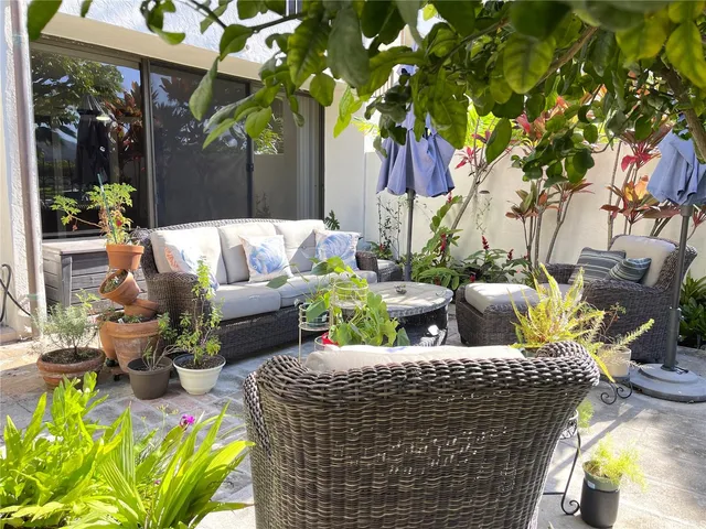 $3,950 | 500 Lunalilo Home Road, Unit 21J, Honolulu, HI 96825