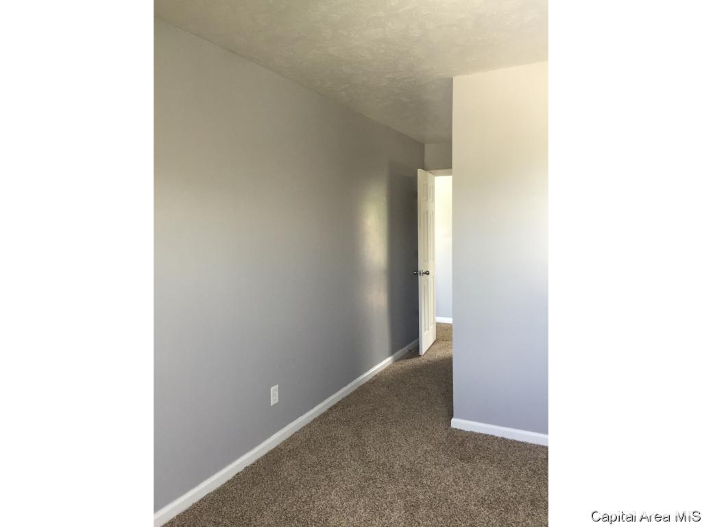 3828 Viking Boulevard Springfield, IL 62712 - Photo 15 of 27 Gallery Image 15