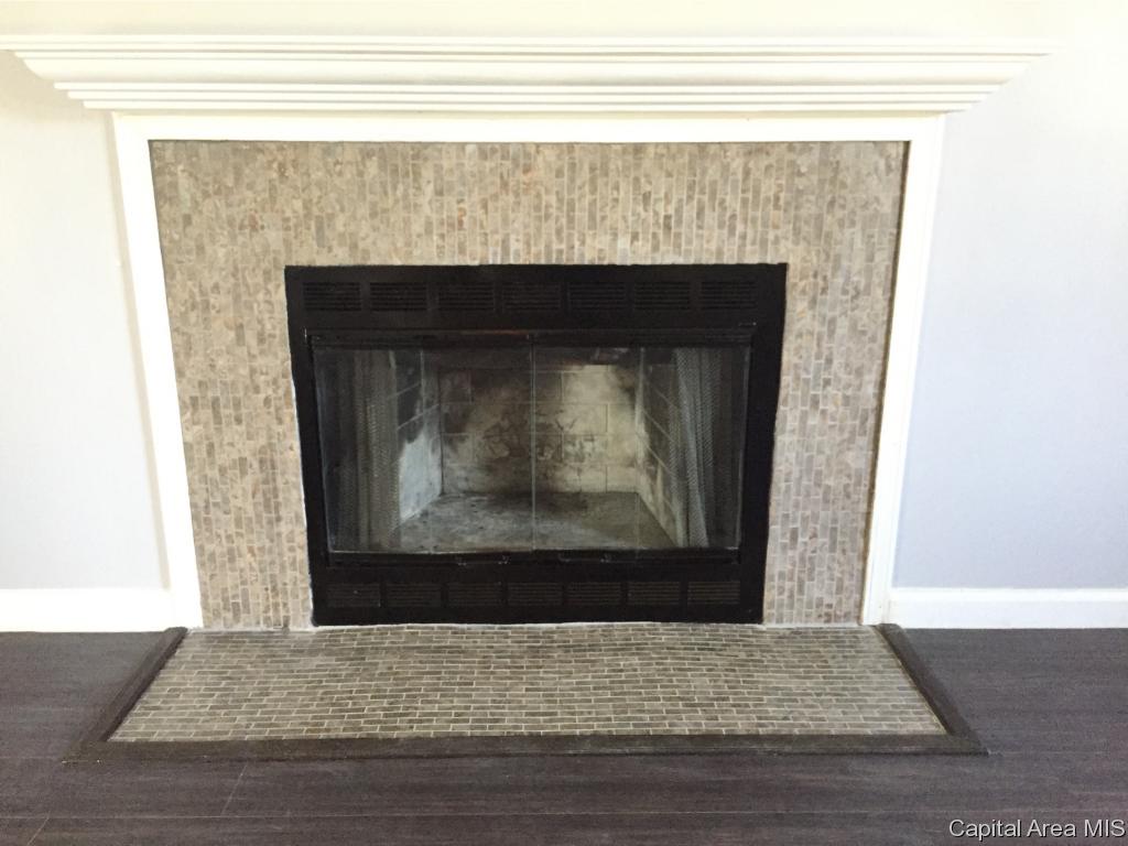 3828 Viking Boulevard Springfield, IL 62712 - Photo 5 of 27 Gallery Image 5