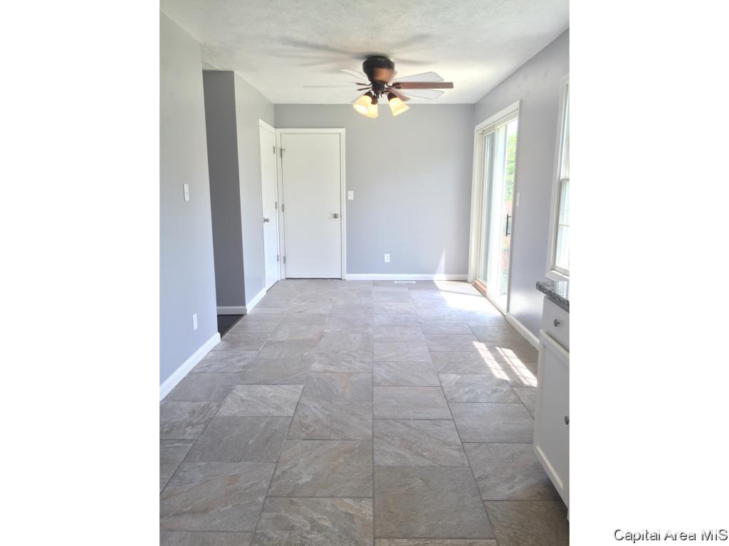 3828 Viking Boulevard Springfield, IL 62712 - Photo 8 of 27 Gallery Image 8