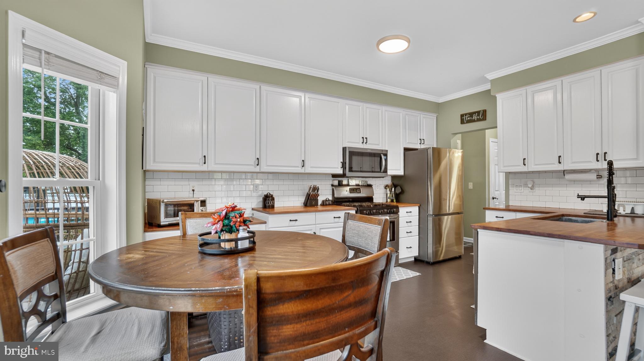 7724 Locust Grove Road Glen Burnie, MD 21060 - Photo 16 of 74 Table Space in Kitchen