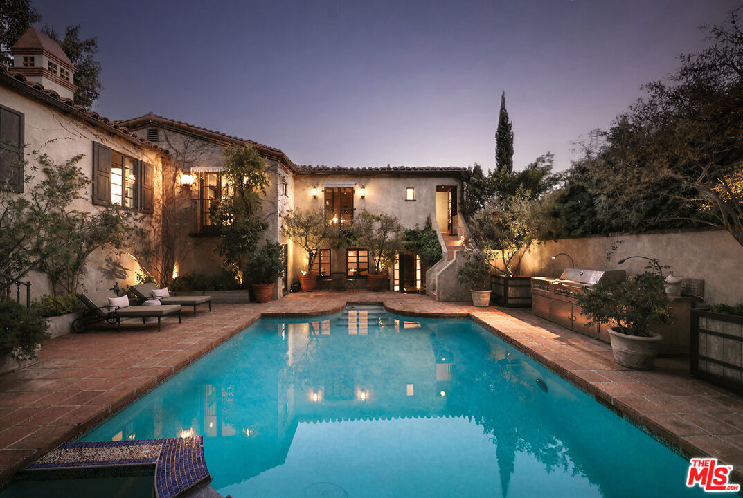 1437 Queens Road Los Angeles, CA 90069 - Photo 1 of 24