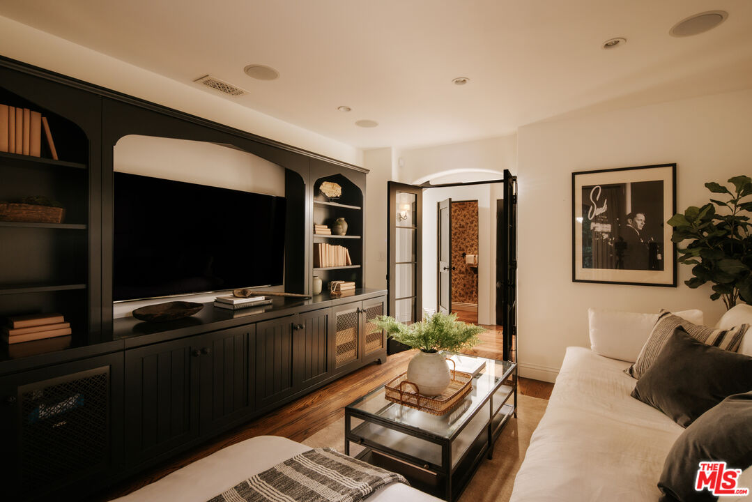 1437 Queens Road Los Angeles, CA 90069 - Photo 16 of 24