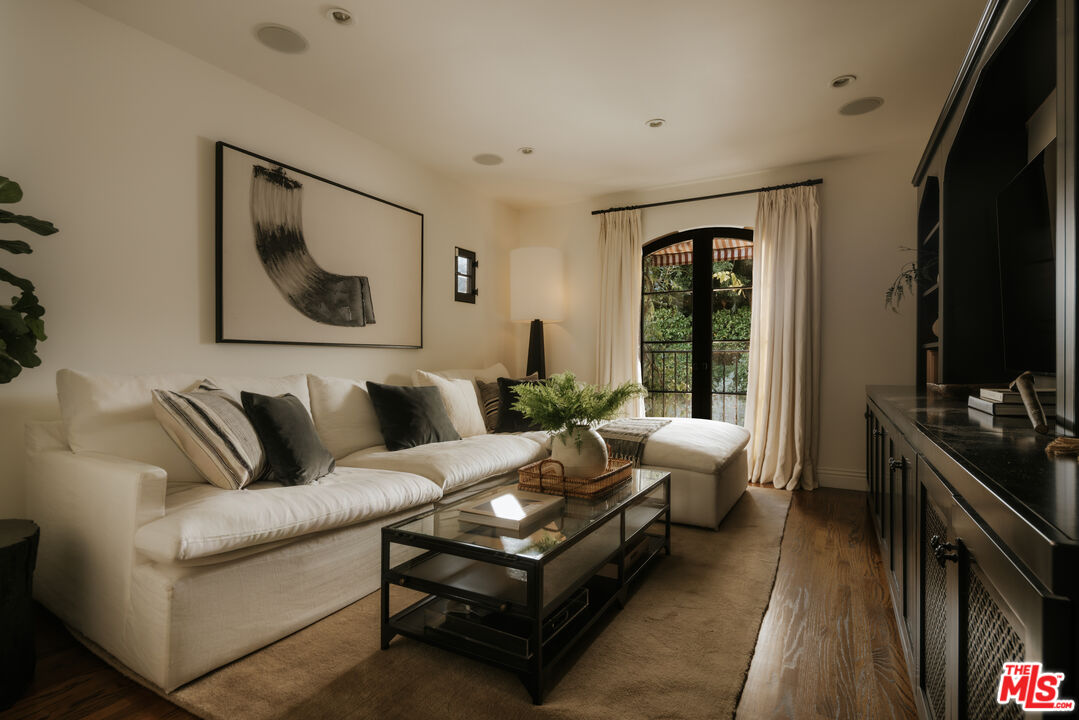 1437 Queens Road Los Angeles, CA 90069 - Photo 17 of 24