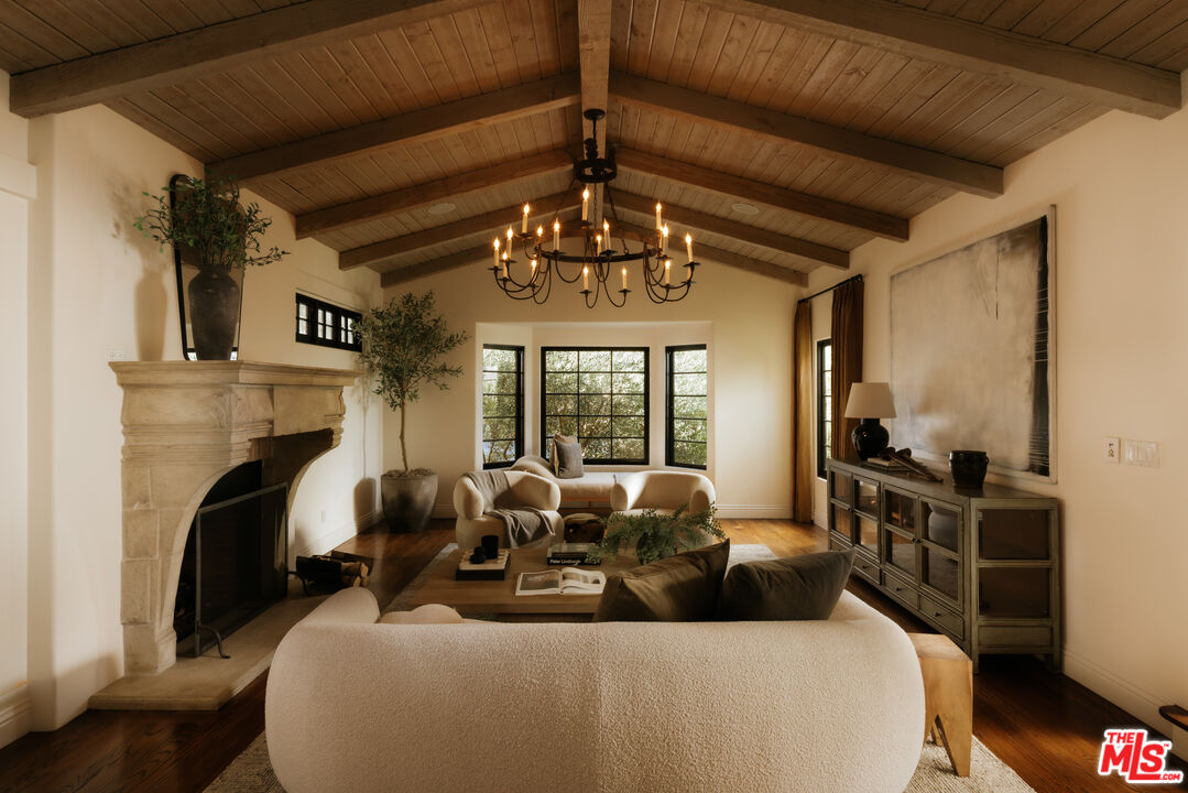 1437 Queens Road Los Angeles, CA 90069 - Photo 2 of 24