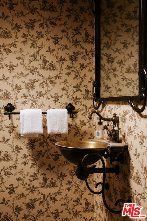 1437 Queens Road Los Angeles, CA 90069 - Photo 22 of 24