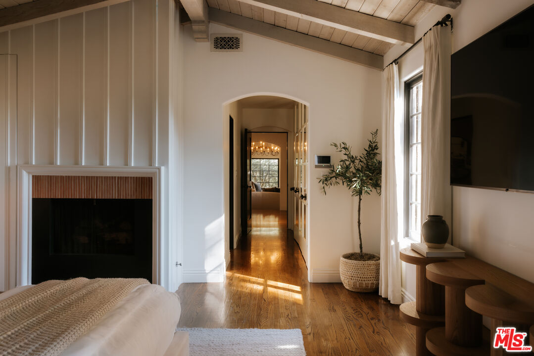 1437 Queens Road Los Angeles, CA 90069 - Photo 9 of 24