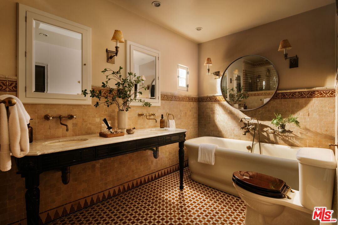 1437 Queens Road Los Angeles, CA 90069 - Photo 10 of 24