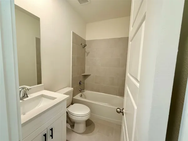 $339,888 | 3210 Emerald Hills Drive, Angleton, TX 77515