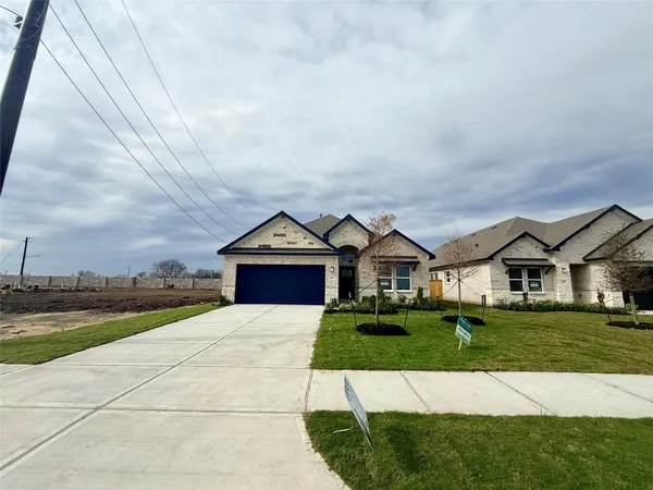 $339,888 | 3210 Emerald Hills Drive, Angleton, TX 77515