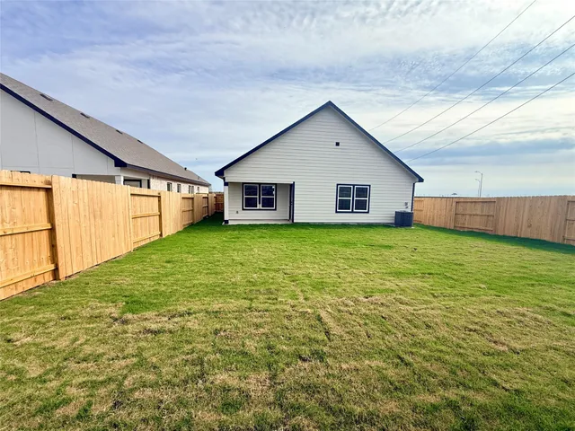 a view of a house with yard and garage