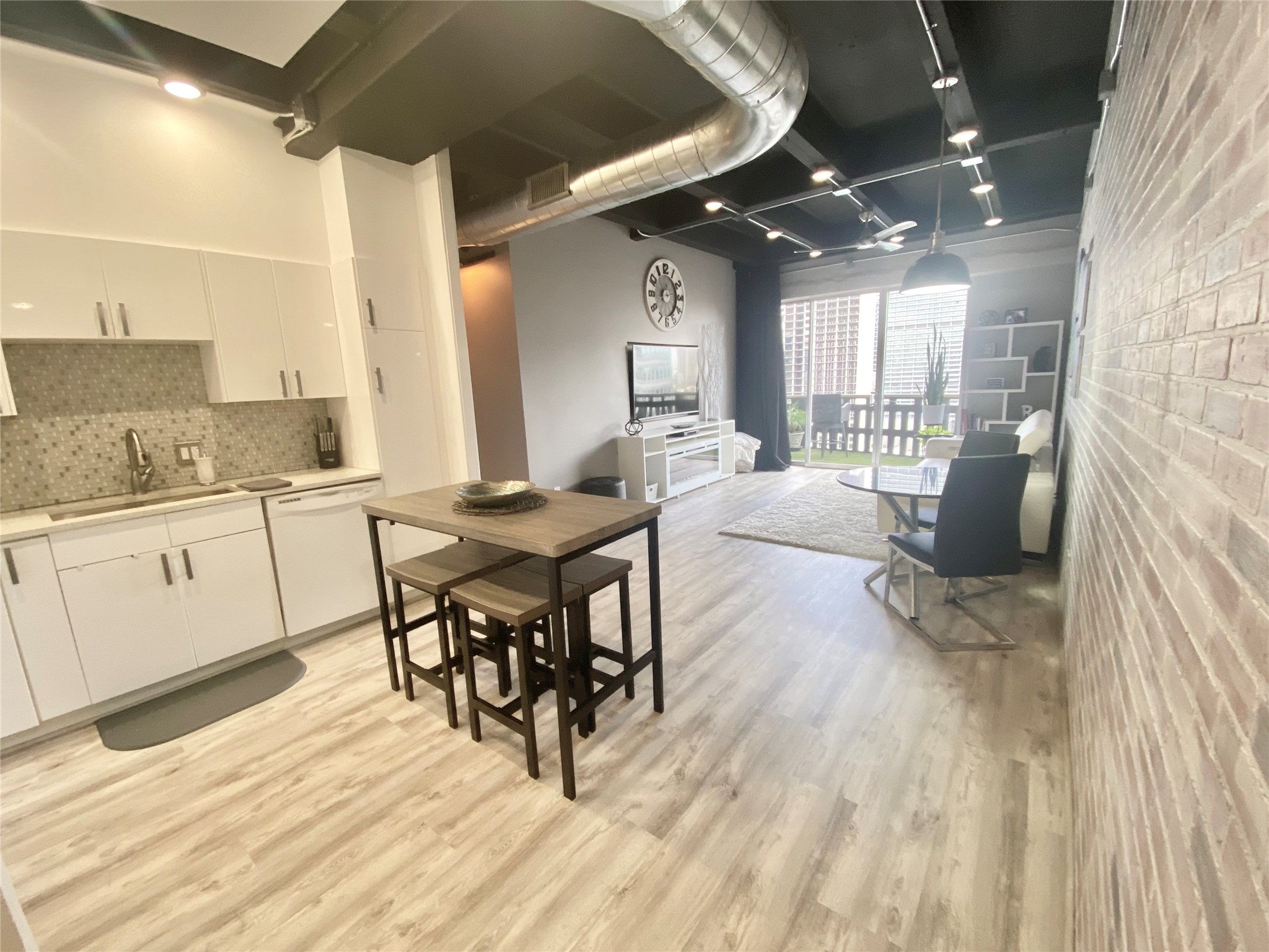 2016 Main Street, Unit 1715 Houston, TX 77002 - Photo 8 of 31 View from entry.