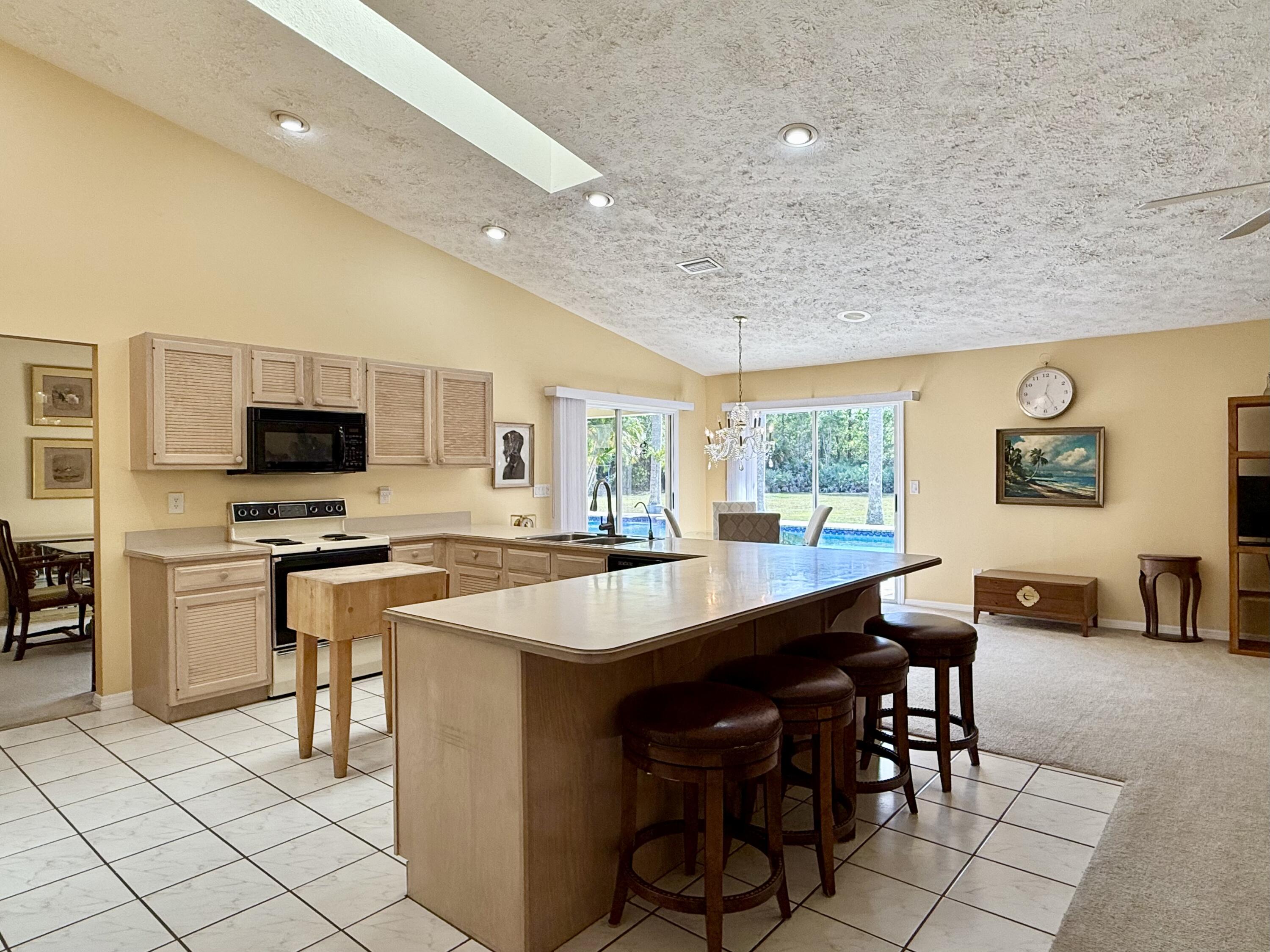 2884 Southeast Ranch Acres Circle Jupiter, FL 33478 - Photo 12 of 93 kitchen