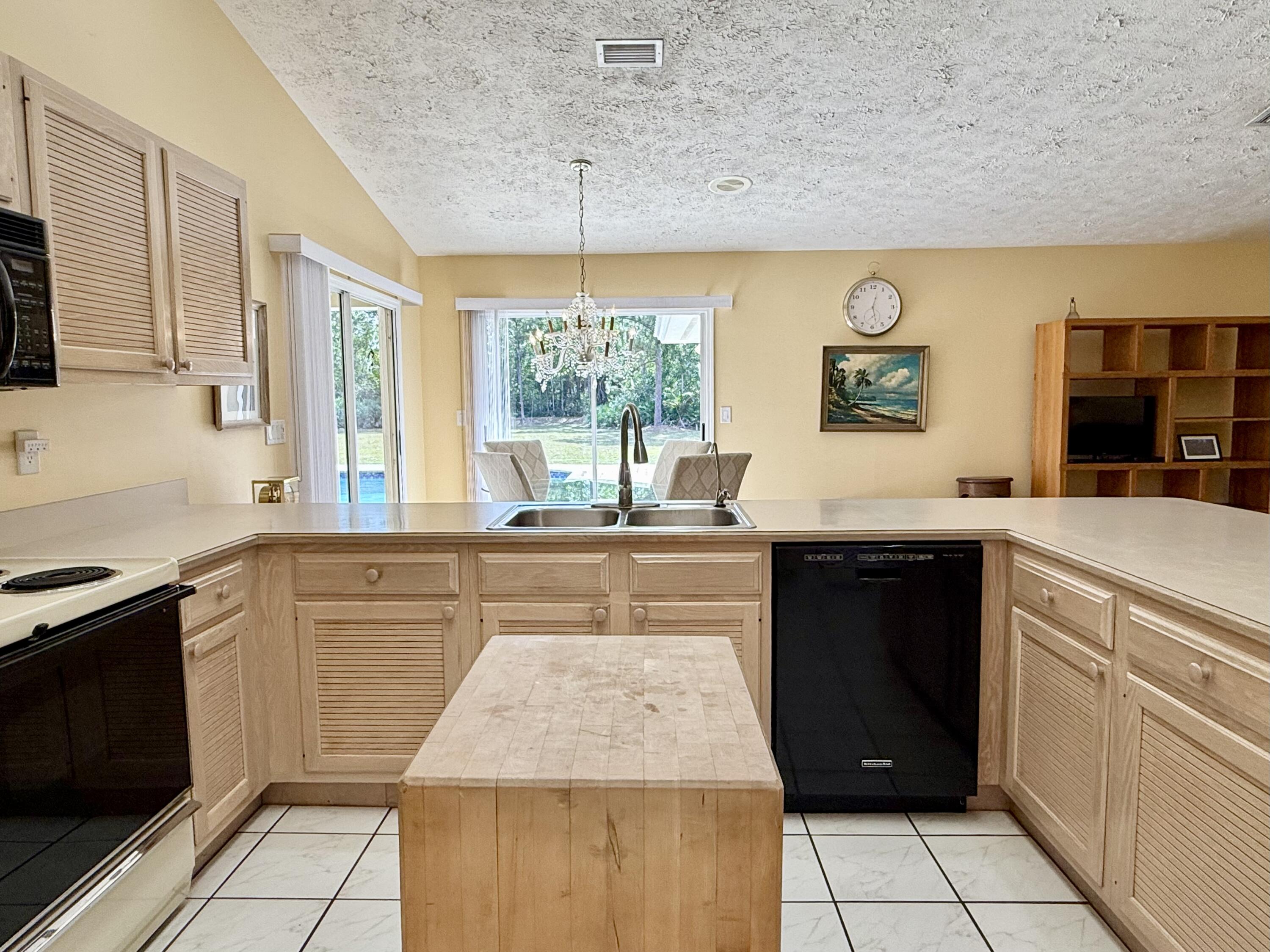 2884 Southeast Ranch Acres Circle Jupiter, FL 33478 - Photo 13 of 93 kitchen
