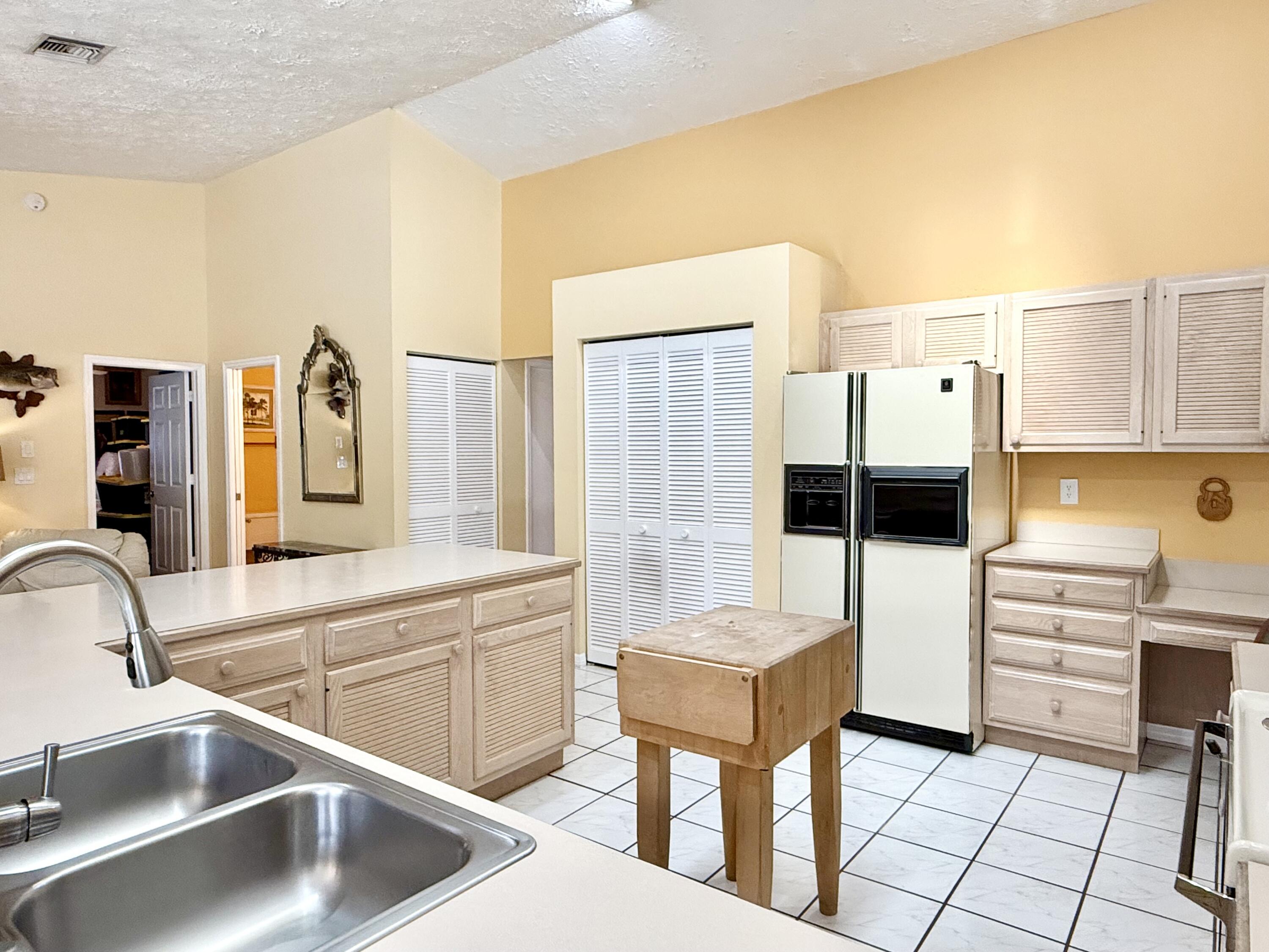 2884 Southeast Ranch Acres Circle Jupiter, FL 33478 - Photo 16 of 93 kitchen