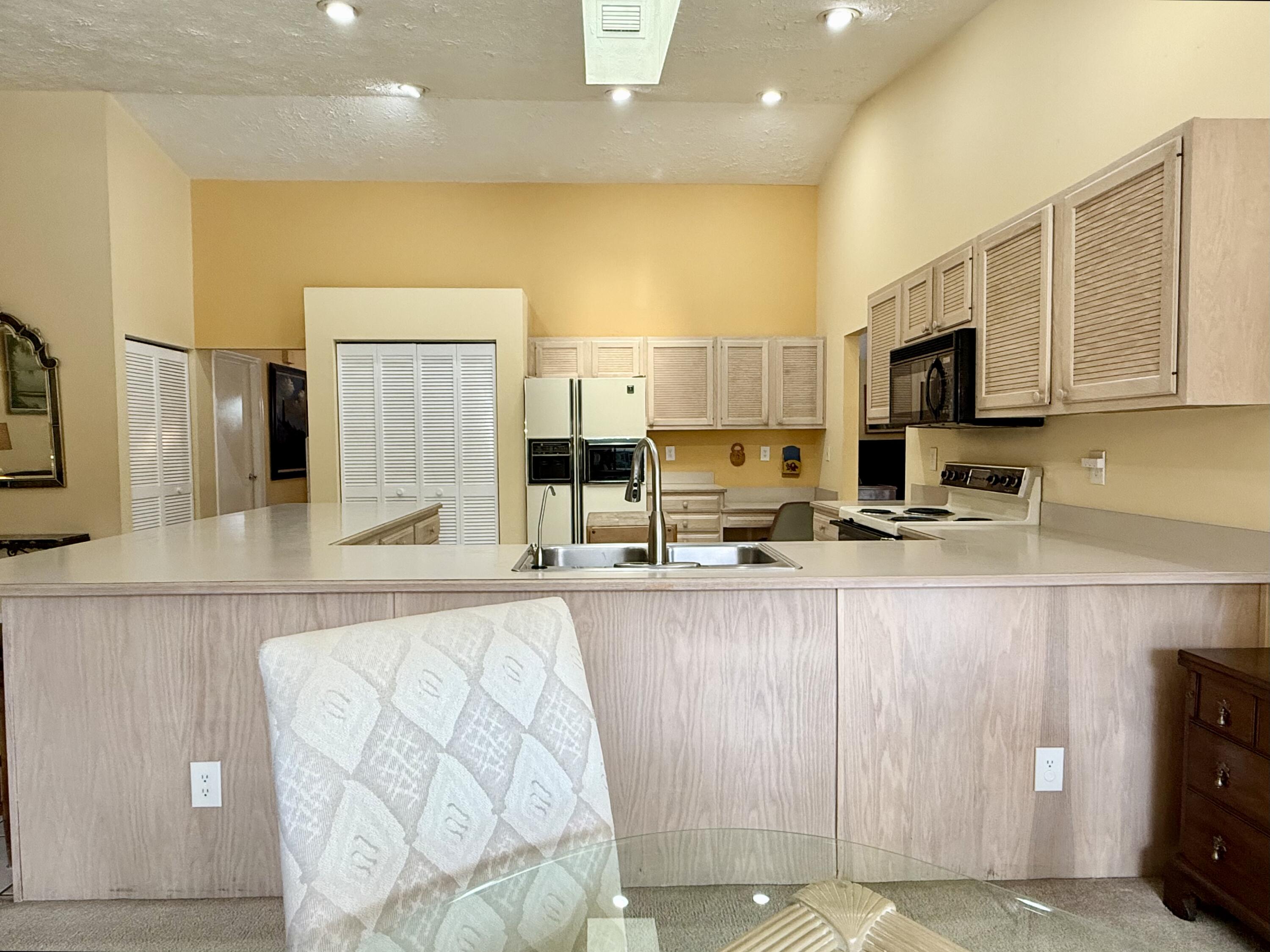 2884 Southeast Ranch Acres Circle Jupiter, FL 33478 - Photo 25 of 93 kitchen