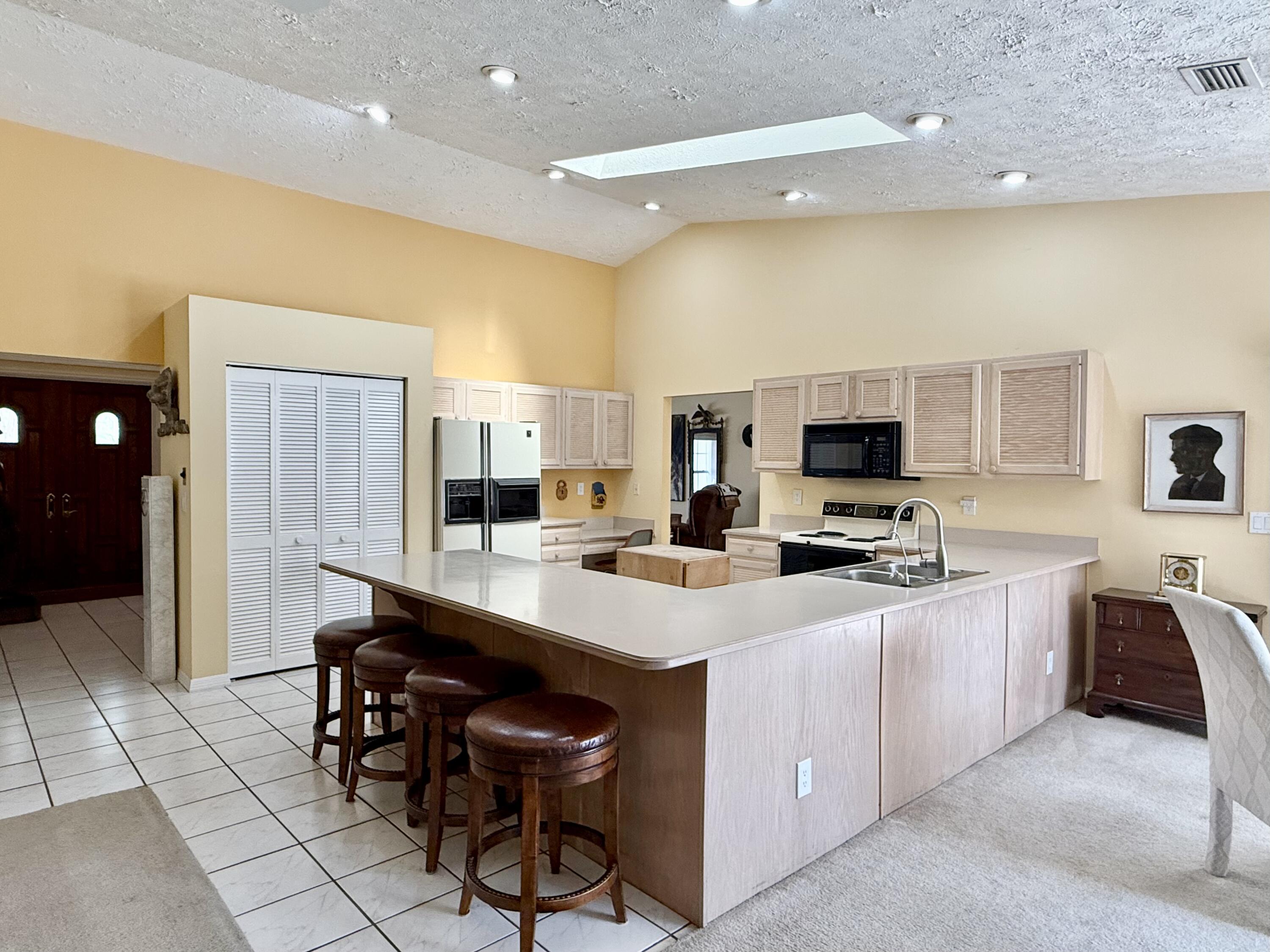 2884 Southeast Ranch Acres Circle Jupiter, FL 33478 - Photo 26 of 93 kitchen