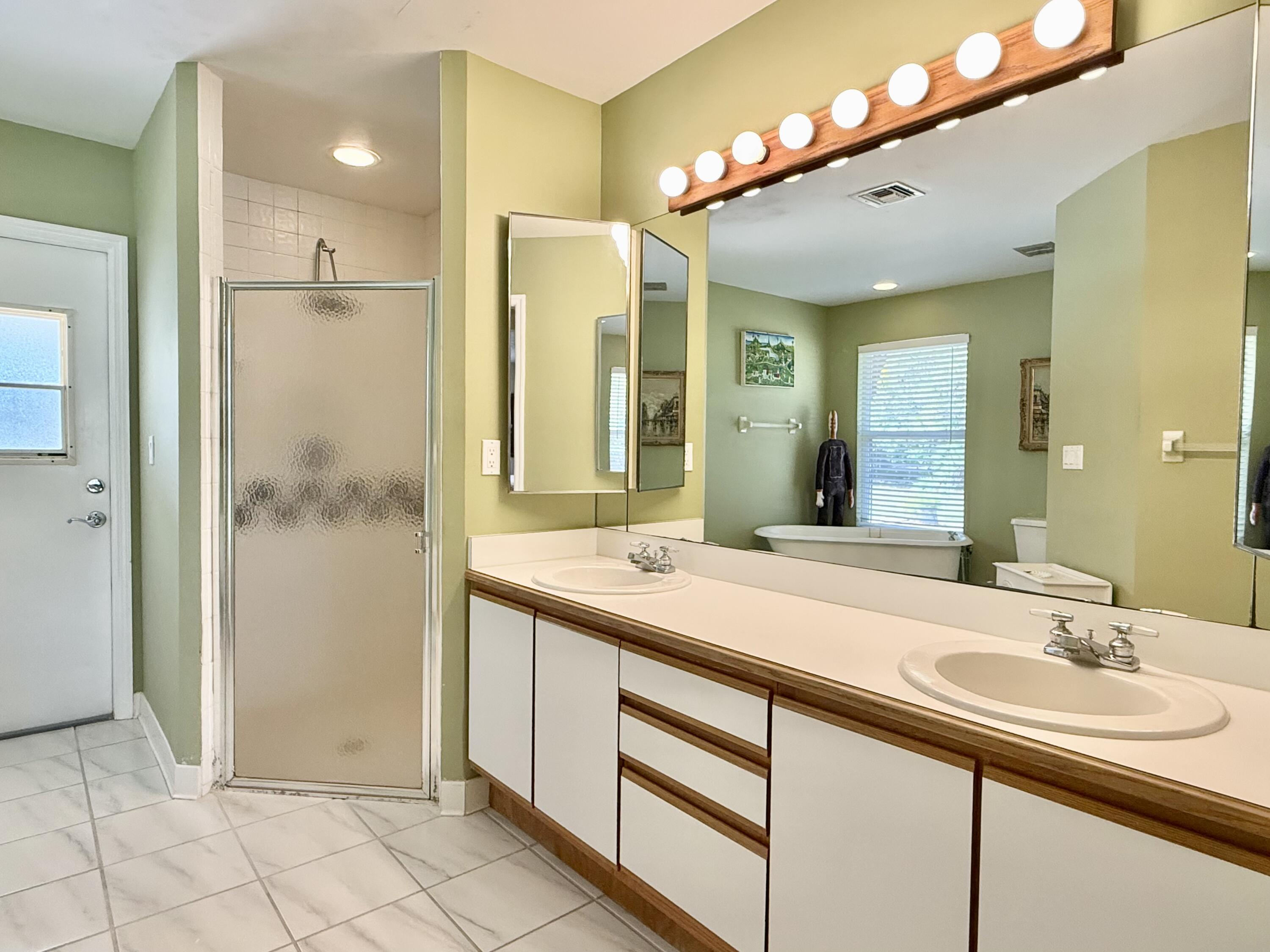 2884 Southeast Ranch Acres Circle Jupiter, FL 33478 - Photo 48 of 93 bathroom 1